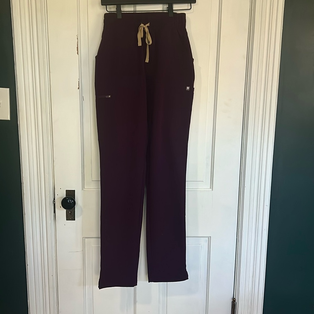 Figs Deep Purple Yola scrub pants XS tall